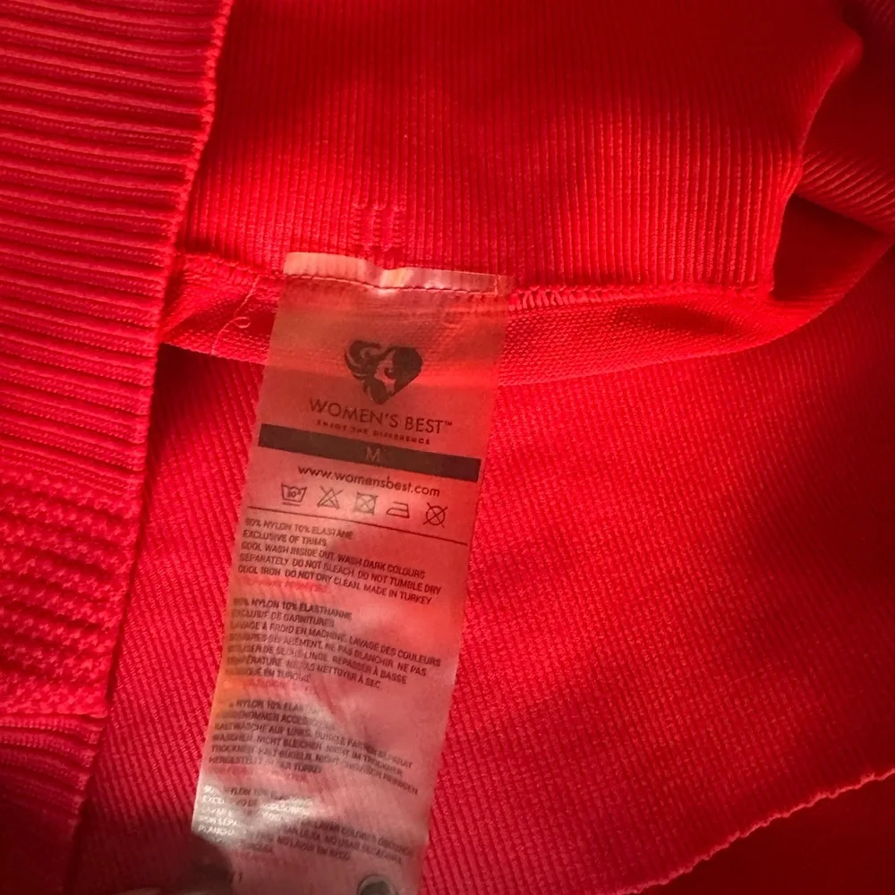 Women’s Best Red leggings - Picture 2 of 6